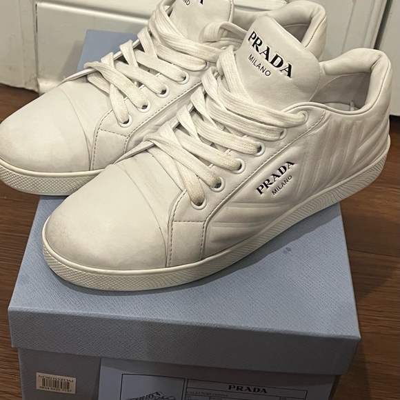 Prada authentic - Picture 4 of 5